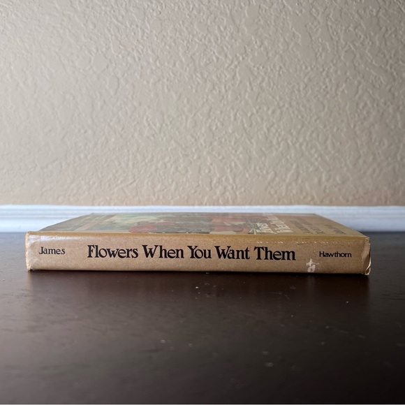 Vintage 1977 Book " Flowers When you Want Them" by John James "A Growing Guide - Picture 3 of 10